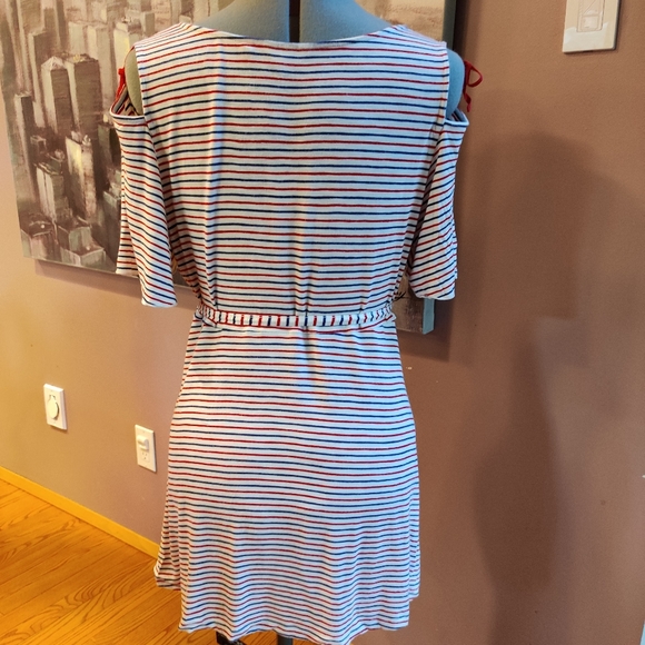 Peekaboo shoulder striped maternity shirt - Picture 5 of 8